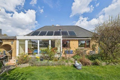 Hauptbild *** Großer Walmdachbungalow auf tollem Grundstück in Henstedt-Ulzburg***